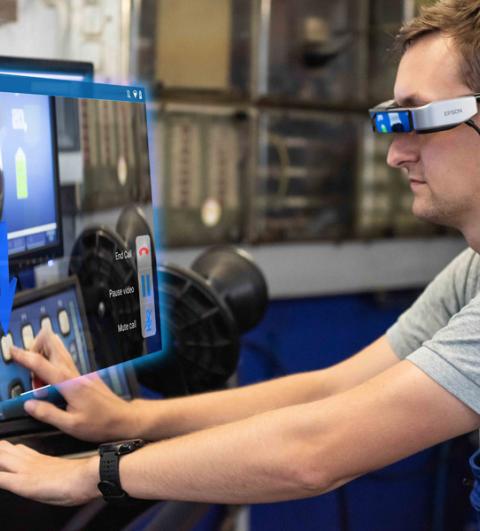 Service vanop een veilige afstand met de smart glasses van EPSON - Hupico